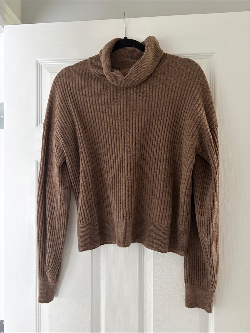 Gap Women's Brown Ribbed Turtleneck Sweater